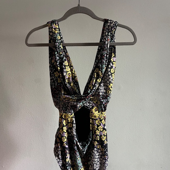 Anthropologie Allihop Zinnia Plunge Black Floral One Piece Swimsuit Size M - Picture 2 of 4